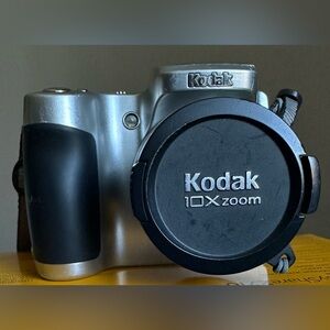 Kodak EasyShare Z710 7.1MP 10x Optical Zoom 2.0" LCD Screen Digital Camera SIL
